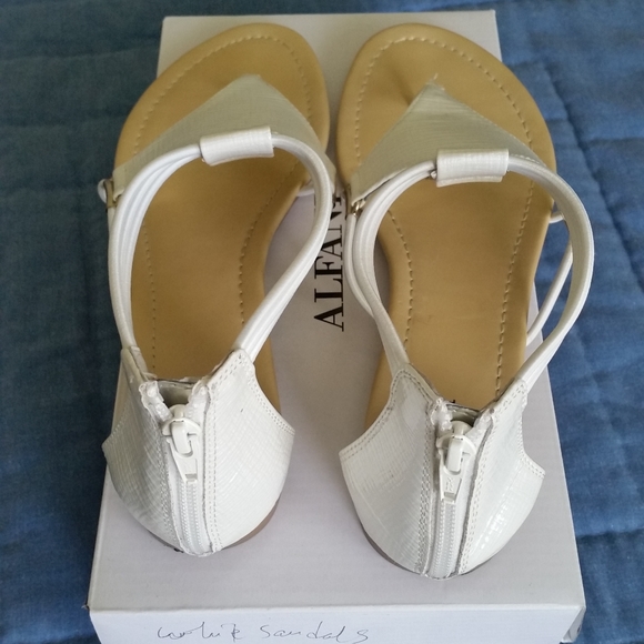 Sandals - Picture 4 of 5